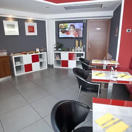 מלון Domus Expo 3*