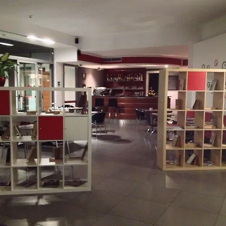 Domus Expo מלון