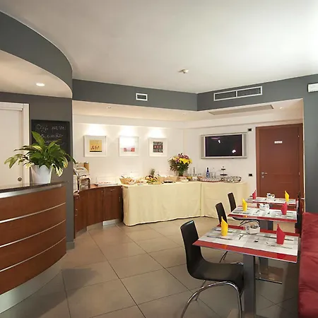Domus Expo מלון 3*