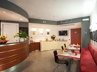 מלון Domus Expo 3*